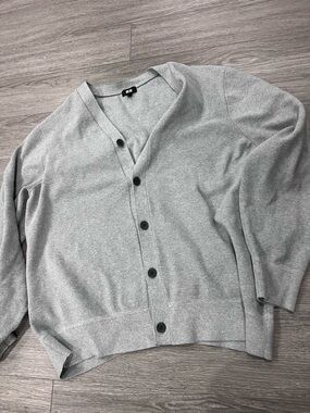 Uniqlo Gray Men’s V-Neck Button Cardigan Sweater L